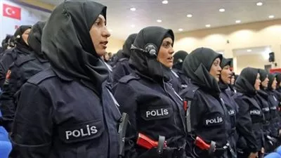 تركيا تسمح للشرطيات بارتداء الحجاب