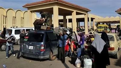 637 مصريا يعودون من ليبيا عبر منفذ السلوم