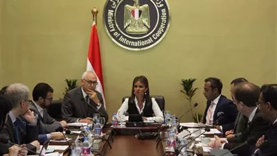 سحر نصر: توجيه الموارد المالية نحو المشروعات القومية ذات الأولوية