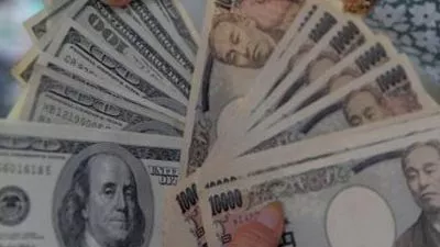 الدولار يتراجع امام الين في التعاملات الاسيوية 