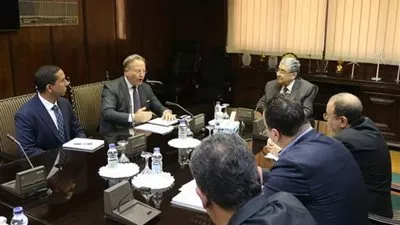 وزير الكهرباء يبحث مع سفير الدنمارك تعزيز التعاون الاستثماري على أرض مصر