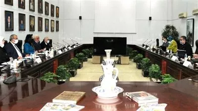 وزير السياحة يناقش استعدادات بدء انطلاق رحلات العمرة