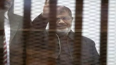 تأجيل محاكمة مرسي و 10 آخرين في قضية التخابر مع قطر إلى الغد