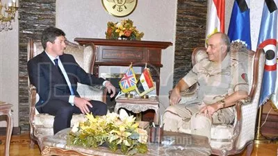 الفريق محمود حجازى يبحث سبل مواجهة الإرهاب مع نائب مستشار الأمن القومى البريطانى 