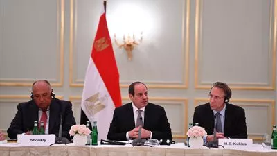 السيسي يشارك في مائدة مستديرة مع ممثلي مجتمع الأعمال ورؤساء الشركات الألمانية