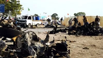 مقتل 4 أشخاص وإصابة 18 آخرين في هجوم انتحاري بباكستان