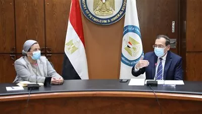 «البترول» و«البيئة» يبحثان استعدادات استضافة القمة العالمية للمناخ Cop27