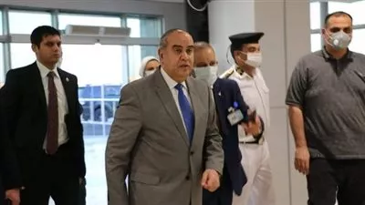 وزير الطيران المدنى يتفقد مطار العلمين الدولي