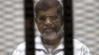 تأجيل محاكمة محمد مرسي و 24 آخرين بتهمة 
