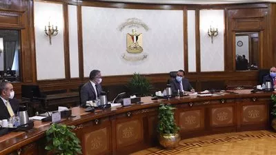 رئيس الوزراء يُتابع جهود تشغيل الطيران منخفض التكاليف