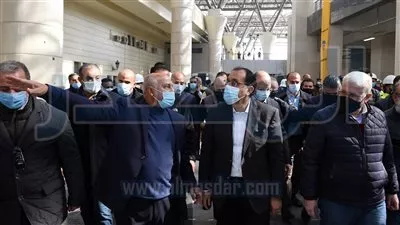 «مدبولي» يتابع التشغيل التجريبي للقطار الكهربائي الخفيف LRT