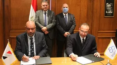 توقيع بروتوكولين لإقامة أول مركز تطوير للسيارات والأتوبيسات الكهربائية