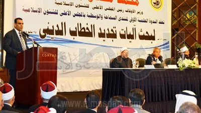 بالصور .. وزير