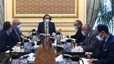مدبولي يتابع تنفيذ تكليفات الرئيس بشأن أعمال تطوير الطريق الدولي الساحلي
