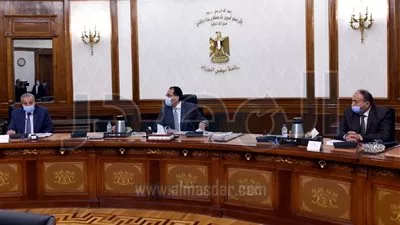 مدبولى يستعرض المخطط العام لإنشاء «مدينة الذهب»