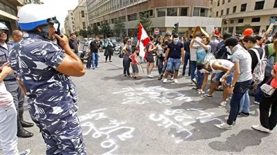 الحكومة اللبنانية ترفض أعمال الشغب وتدرس منح البلديات جمع ومعالجة النفايات