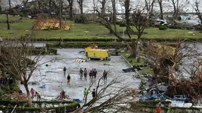 بالفيديو..مقتل 13 شخصاً جراء إعصار ضرب 