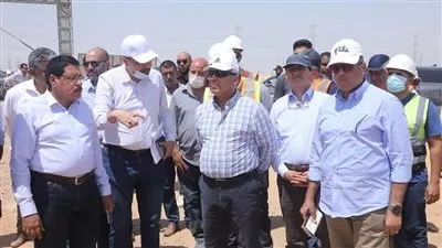 وزير النقل يتفقد أعمال تنفيذ الخط الأول لشبكة القطار الكهربائي السريع 