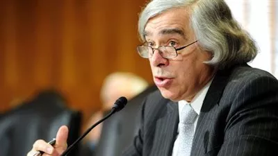 وزير الطاقة الأمريكي: العرض والطلب على النفط سيتوازنان خلال عام