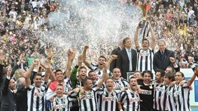 بالفيديو .. يوفنتوس يتوج بطلًا لدوري الإيطالي للمرة الخامسة على التوالي 