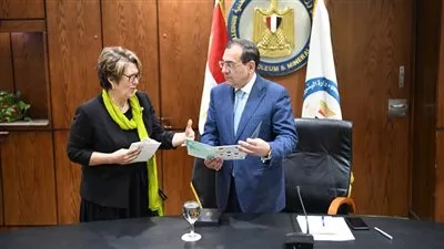 «الملا» يبحث مع المؤسسة الملكية الكندية اقامة مصفاة معتمدة لتنقية ودمغ سبائك الذهب