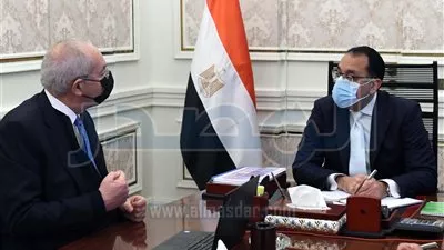 رئيس الوزراء يستعرض عروض إقامة مشروعات الهيدروجين الأخضر