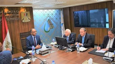 نائب وزير الإسكان يستعرض دور البحث العلمي في مواجهة التغير المناخي 