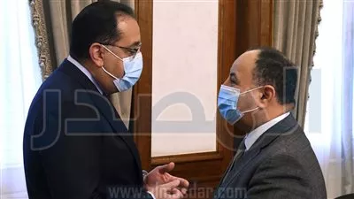 «الوزراء» يوافق علي زيادة الأجور والمنح والعلاوات للموظفين أول يوليو
