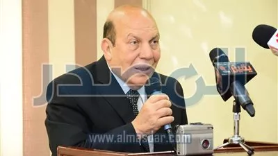وزير التنمية المحلية يزرو 