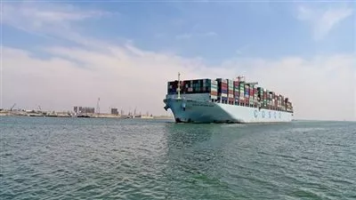 عبور 54 سفينة قناة السويس بحمولات 3,8 ملايين طن