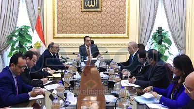 رئيس الوزراء يعقد اجتماعاً لبحث مشكلات المستثمرين بمحافظة مطروح