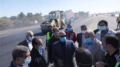 وزير النقل يتابع معدلات تنفيذ أعمال تطوير وصيانة وتوسعة الطرق بالقاهرة