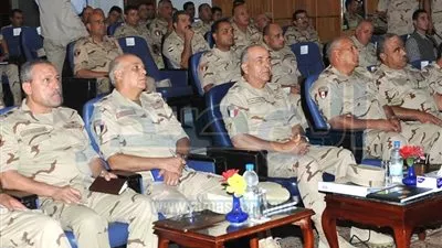 الفريق محمود حجازى يشهد المرحلة الرئيسية لمشروع  مقلدات 