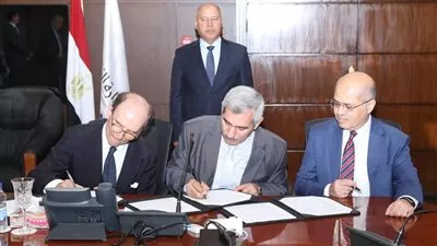 «السكك الحديدية» تتعاقد مع تالجو الإسبانية لتصنيع وتوريد 7 قطارات نوم فاخرة 