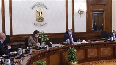 «مدبولي» يتابع خطوات إنشاء مجمعات الخدمات الحكومية بالمحافظات