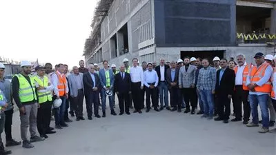 «الوزير» و رئيس «سيمنز» يتفقدان محطة القطار الكهربائي بالعاصمة الإدارية