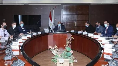وزير النقل يبحث تعزيز التعاون مع البنك الدولي في السكك الحديدية