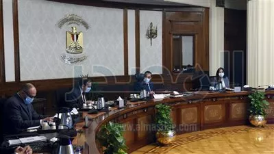 رئيس الوزراء يستعرض حوافز الاستثمار في خامات «الكوارتز» و«الرمال البيضاء»