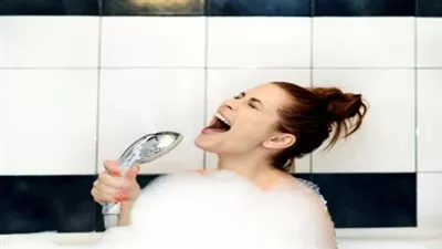 5 أخطاء تتسبب في الشيخوخة المبكرة أثناء الاستحمام