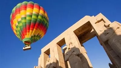 سماء الأقصر تتزين بـ 8 رحلات بالون طائر تقل 145 سائحاً