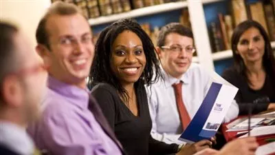 ثلاثة أرباع موظفي 