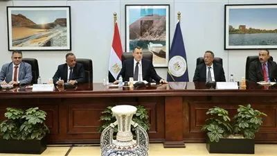 وزير السياحة يعقد إجتماعًا لمناقشة ملفات العمل بالقطاعات المختلفة
