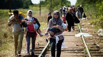 الشرطة: 4 آلاف لاجئ عبروا الحدود إلى النمسا والأعداد قد تتضاعف