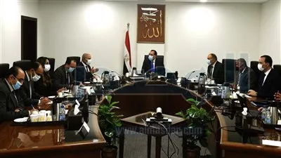 مدبولي يُتابع إجراءات زيادة التعاون البحري بين مصر وتونس والجزائر