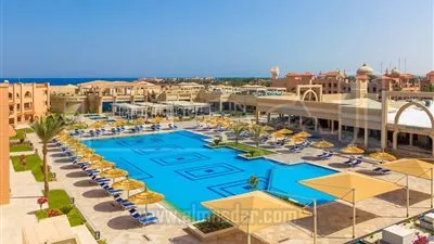 وزيرة السياحة تفتتح 
