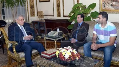 رئيس 