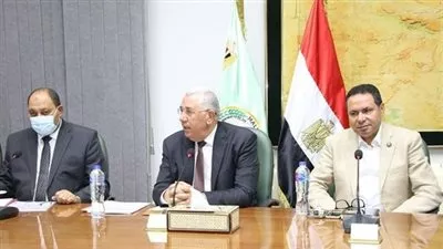 وزير الزراعة يترأس اجتماع اللجنة العليا للدواجن  