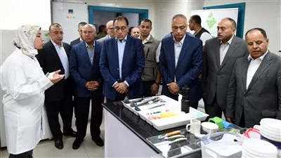 رئيس الوزراء يتفقد مبنى «الرقابة على الصادرات والواردات» بميناء الدخيلة