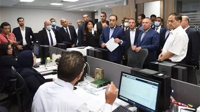 «مدبولي» يتابع تطبيق منظومة التسجيل المسبق للشحنات بميناء الإسكندرية 