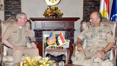 الفريق محمود حجازى يلتقى قائد الأسطول الخامس الأمريكى 